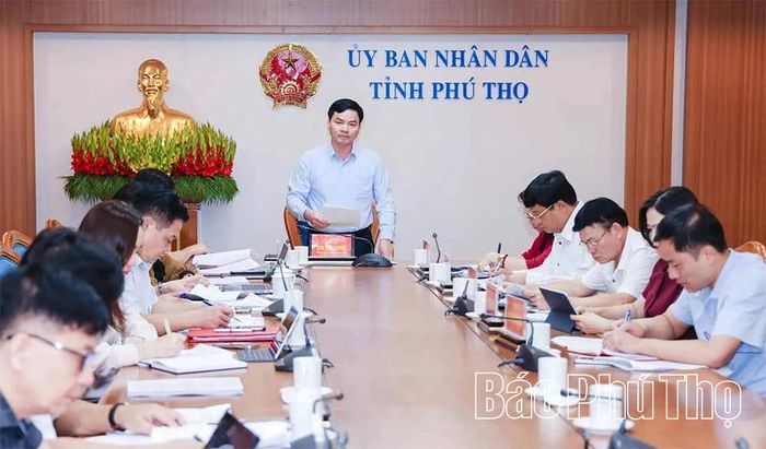 Đồng chí Bùi Văn Chúc - Trưởng Ban Dân tộc HĐND tỉnh phát biểu kết luận hội nghị.