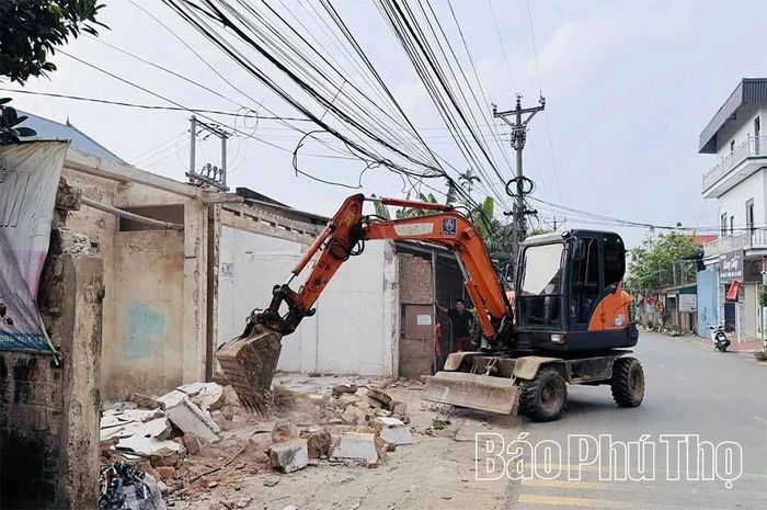 Nhiều hộ chủ động bố trí nhân lực, phương tiện để tháo dỡ, di chuyển tài sản, thể hiện tinh thần trách nhiệm, ý thức chấp hành và sự đồng hành cùng chính quyền địa phương trong thực hiện nhiệm vụ chung.
