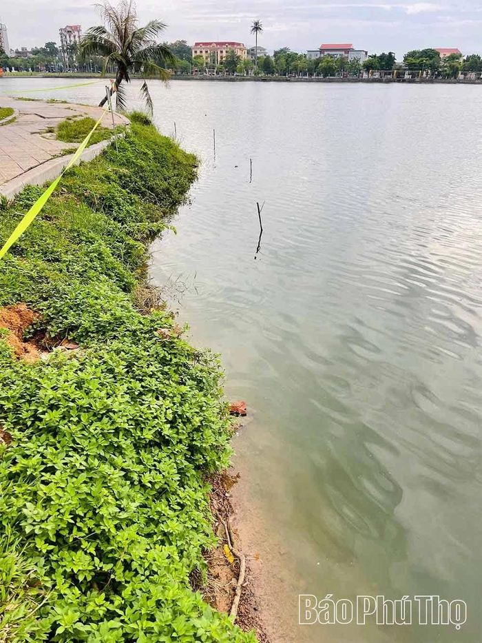 Cần có biện pháp xử lý kè, để tránh tình trạng sạt lở tiếp diễn lấn sâu vào diện tích đã được quy hoạch của công viên.