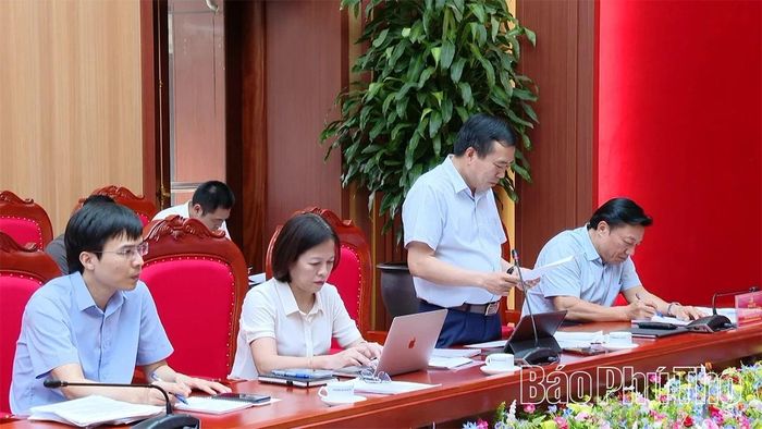 Lãnh đạo Sở Khoa học và Công nghệ báo cáo công tác tham mưu tổ chức hội nghị.