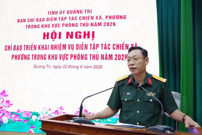 Đồng chí đại tá Phan Thắng, Chỉ huy trưởng Bộ Chỉ huy Quân sự tỉnh, Phó trưởng Ban Thường trực Ban Chỉ đạo phát biểu tại hội nghị - Ảnh: X.D