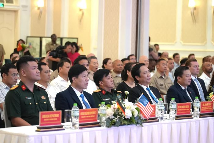Các đại biểu tham dự lễ khai mạc - Ảnh: T.Đ