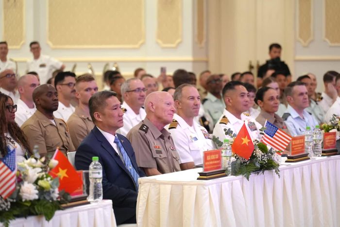 Ông Hùng Cao, Quyền Bộ trưởng Hải quân và các đại biểu Hoa Kỳ tham dự lễ khai mạc - Ảnh: T.Đ