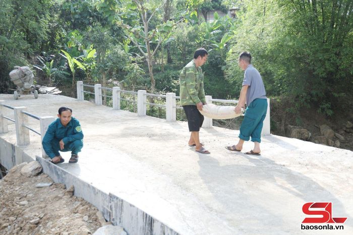 Cây cầu vào bản Pá Nì sau hơn 1 tháng thi công đã hoàn thành.