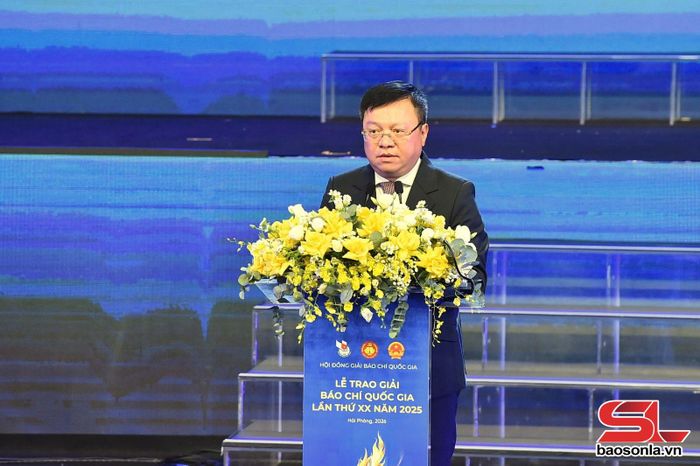Đồng chí Lê Quốc Minh, Ủy viên Trung ương Đảng, Tổng Biên tập Báo Nhân Dân, Phó Trưởng Ban Tuyên giáo và Dân vận Trung ương, Chủ tịch Hội Nhà báo Việt Nam, phát biểu khai mạc lễ trao giải.