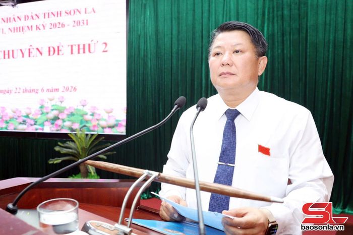 Đồng chí Phó Bí thư Thường trực Tỉnh ủy, Chủ tịch HĐND tỉnh phát biểu tại kỳ họp,