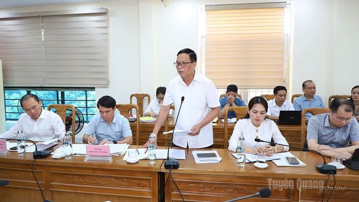 Lãnh đạo Sở Dân tộc và Tôn giáo thông tin làm rõ những khó khăn, vướng mắc và đề xuất tỉnh tháo gỡ một số nội dung.