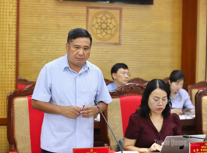 Phó Chủ tịch Thường trực HĐND tỉnh Hầu Minh Lợi cho ý kiến vào các nội dung dự kiến trình kỳ họp HĐND tỉnh.