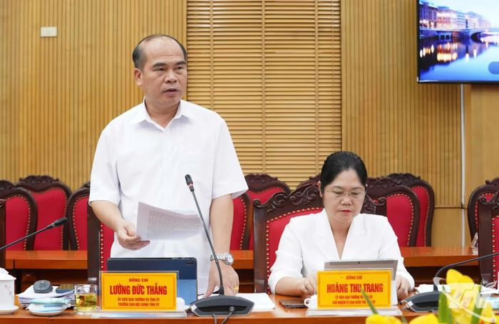 Đồng chí Trưởng Ban Nội chính Tỉnh ủy Lường Đức Thắng trình bày báo cáo kết quả kiểm tra đối với Đảng ủy Sở Tài chính; Đảng ủy Thanh tra tỉnh; Ban Thường vụ Đảng ủy các xã/phường: Phổ Yên, Võ Nhai, Phú Bình, Cường Lợi, Phú Lạc, nhiệm kỳ 2025-2030.