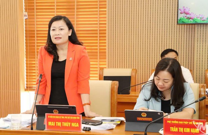 Đồng chí Phó Chủ tịch HĐND tỉnh Mai Thị Thúy Nga phát biểu tại Hội nghị.