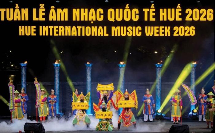 Vũ khúc cung đình “Trình tường tập khánh” do Nhà hát Nghệ thuật Truyền thống Cung đình Huế biểu diễn 