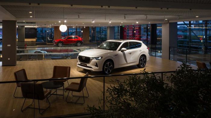 Không gian showroom mới được phát triển dựa trên ý tưởng thiết kế từ GK Design Nhật Bản và Mazda Design Headquarters