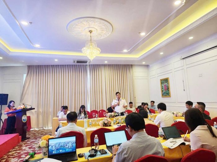 Ông Nguyễn Việt Hưng - Phó giám đốc Công ty TNHH Cảng quốc tế Tân Cảng - Petro Cam Ranh phát biểu ý kiến