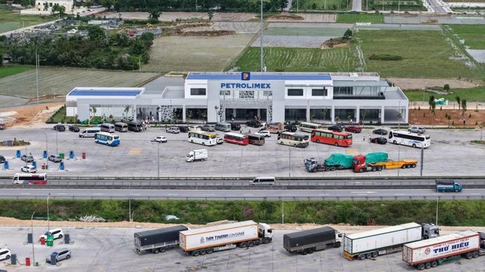 Cặp trạm dừng nghỉ Petrolimex Thanh Hóa thu hút đông đảo hành khách và phương tiện sử dụng dịch vụ