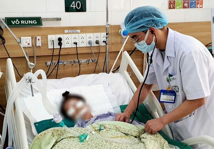 Một ca hôn mê vì dùng nước kiềm và nhịn ăn điều trị bướu giáp.