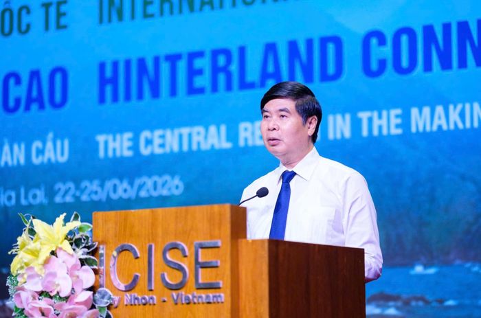 Phó chủ tịch UBND tỉnh Gia Lai Lâm Hải Giang phát biểu tại hội thảo.