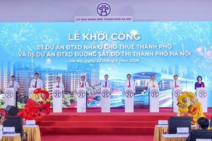 Thủ tướng Chính phủ Lê Minh Hưng và các đại biểu ấn nút khởi công 5 tuyến đường sắt đô thị và 3 dự án nhà ở cho thuê trên địa bàn Hà Nội - Ảnh: VGP/Nhật Bắc