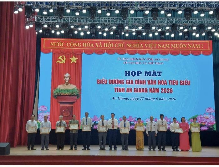 11 gia đình văn hóa tiêu biểu được UBND tỉnh An Giang tặng Bằng khen