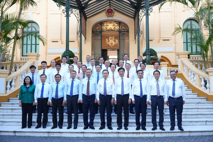 Tổng Bí thư, Chủ tịch nước Tô Lâm và các đại biểu chụp ảnh lưu niệm - Ảnh: VGP/DA
