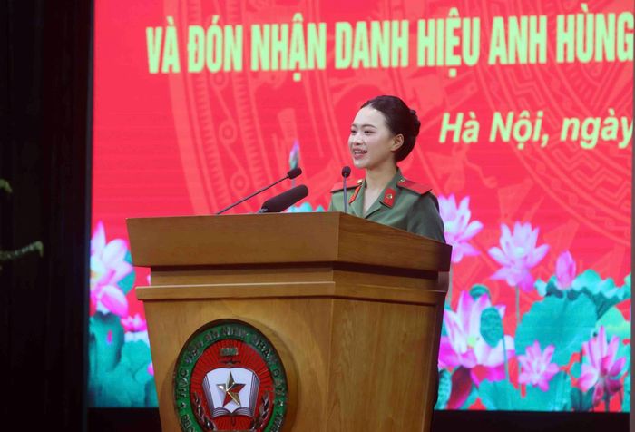 Học viên Đỗ Hà Phương, khóa D57 chia sẻ niềm tự hào khi được sống và học tập dưới mái trường Học viện An ninh Nhân dân thân thương.