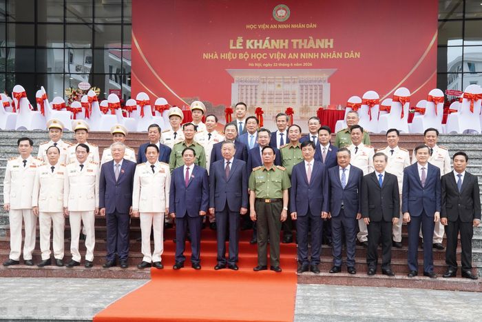 Tổng Bí thư, Chủ tịch nước Tô Lâm và các đại biểu chụp ảnh lưu niệm