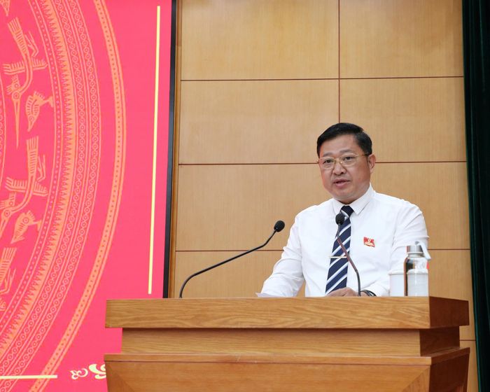 Trưởng Ban Dân tộc HĐND tỉnh Bàn Quý Sơn trình bày báo cáo thẩm tra tại kỳ họp. Ảnh: Khánh Duy