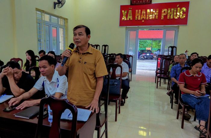 Cử tri xã Hạnh Phúc phát biểu ý kiến tại buổi TXCT của Tổ đại biểu số 9 HĐND tỉnh trước kỳ họp thường lệ giữa năm 2026. Ảnh: Hữu Hưng