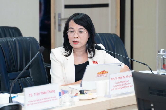 PGS, TS. Phạm Thị Hồng Yến - Ủy viên chuyên trách, Ủy ban kinh tế và tài chính Quốc hội chia sẻ tại Hội thảo.
