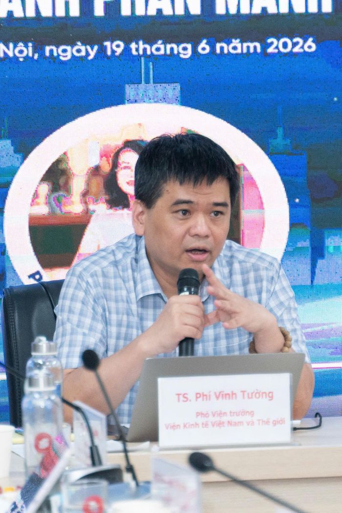 Phiên Thảo luận bàn tròn được chủ trì bởi TS Phí Vĩnh Tường – Phó Viện trưởng Viện kinh tế Việt Nam và thế giới, và PGS,TS Nguyễn Thị Tường Anh – Trường Đại học Ngoại Thương.