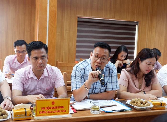 Phó Chủ tịch UBND xã Nguyễn Trãi Lê Chí Kiên phát biểu tại cuộc làm việc