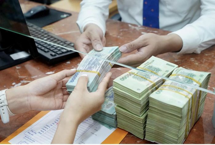 Giao dịch tại chi nhánh một ngân hàng.