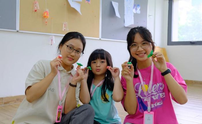 Các trại viên tham gia hoạt động của "Ngày nghệ thuật"
