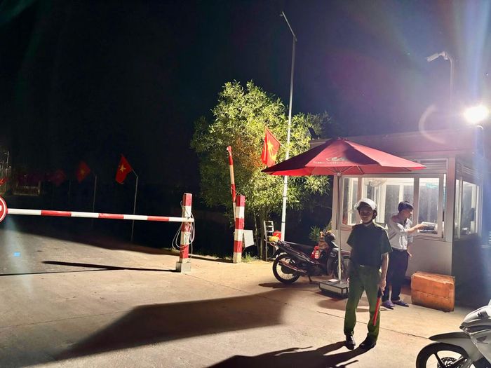 Công an xã Chân Mây - Lăng Cô thực hiện mô hình tuần tra đêm từ 20h đến 4h sáng hôm sau.