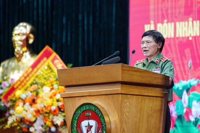 Trung tướng Hoàng Kông Tư, nguyên Tổng Cục trưởng Tổng cục An ninh II đại diện cho các thế hệ học viên Học viện ANND phát biểu tại buổi lễ.