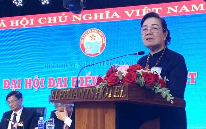 Phó Chủ tịch Hội Khuyến học Việt Nam Phạm Thị Hòe phát biểu tại đại hội. Ảnh: Báo Đắk Lắk
