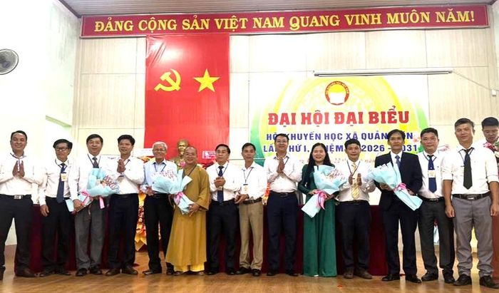 Đại hội chúc mừng Ban Chấp hành Hội Khuyến học xã Quảng Tín nhiệm kỳ mới.