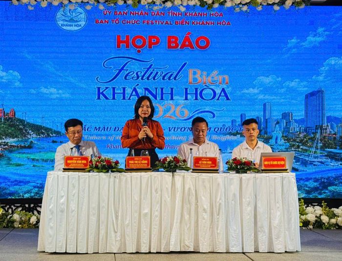 Bà Thái Thị Lệ Hằng, Giám đốc Sở Văn hóa Thể thao và Du lịch Khánh Hòa, trả lời tại buổi họp báo