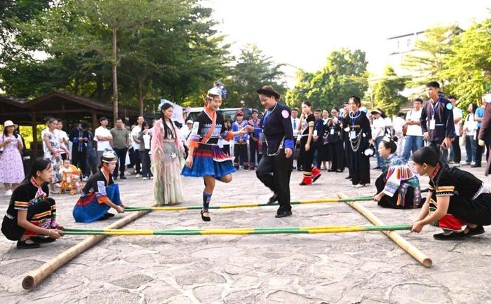Chương trình giao lưu văn hóa giữa nhân dân khu vực biên giới góp phần thắt chặt tình đoàn kết, hữu nghị và xây dựng đường biên hòa bình, ổn định, hợp tác cùng phát triển.