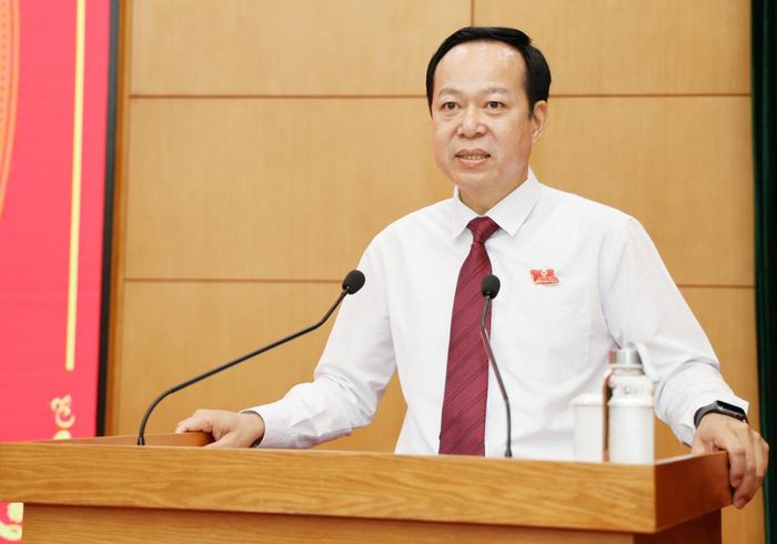 Phó Chủ tịch Thường trực UBND tỉnh Vũ Đình Quang báo cáo tình hình kinh tế - xã hội 6 tháng đầu, nhiệm vụ 6 tháng cuối năm 2026.