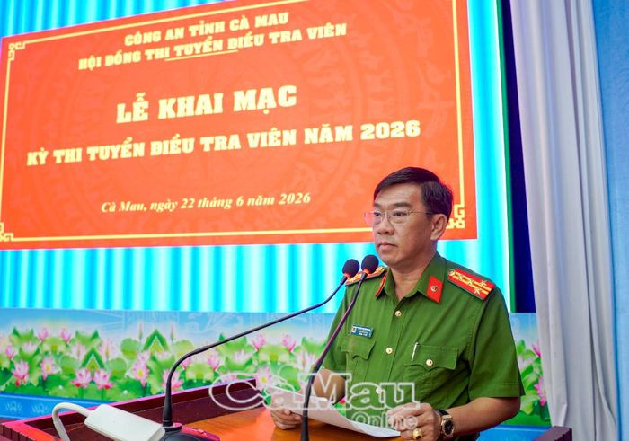 Đại tá Châu Quốc Huy, Phó Giám đốc Công an tỉnh, Ủy viên Hội đồng thi tuyển Điều tra viên, phát biểu khai mạc kỳ thi.