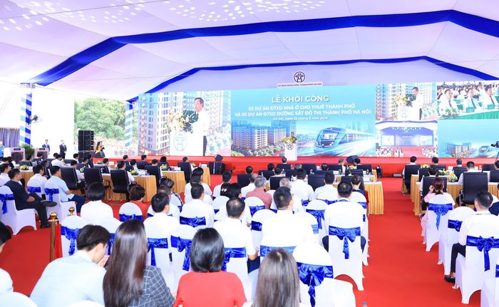 Việc triển khai đồng thời các dự án đường sắt đô thị và nhà ở cho thuê góp phần nâng cao chất lượng sống của người dân, tạo nền tảng để Hà Nội duy trì tốc độ tăng trưởng cao, bền vững trong những năm tới. Ảnh: PV
