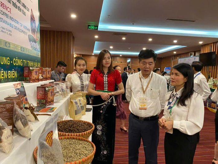 Nhiều doanh nghiệp tư nhân ở Điện Biên đã đầu tư máy móc hiện đại cho toàn bộ quy trình sản xuất, xây dựng hình ảnh sản phẩm cà phê của địa phương. Ảnh ST