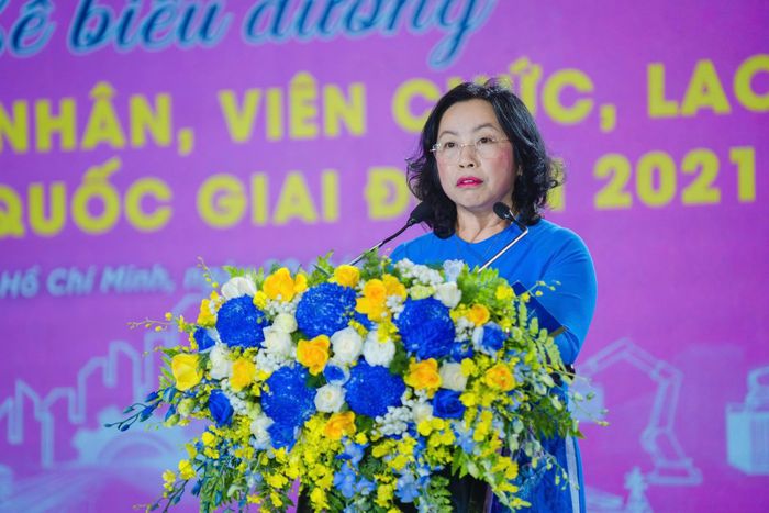 Bà Thái Thu Xương - Phó Chủ tịch Tổng Liên đoàn Lao động Việt Nam phát biểu