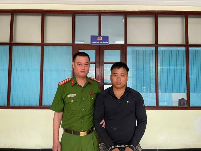 Đối tượng Hoàng Văn Sáng tại trụ sở công an.