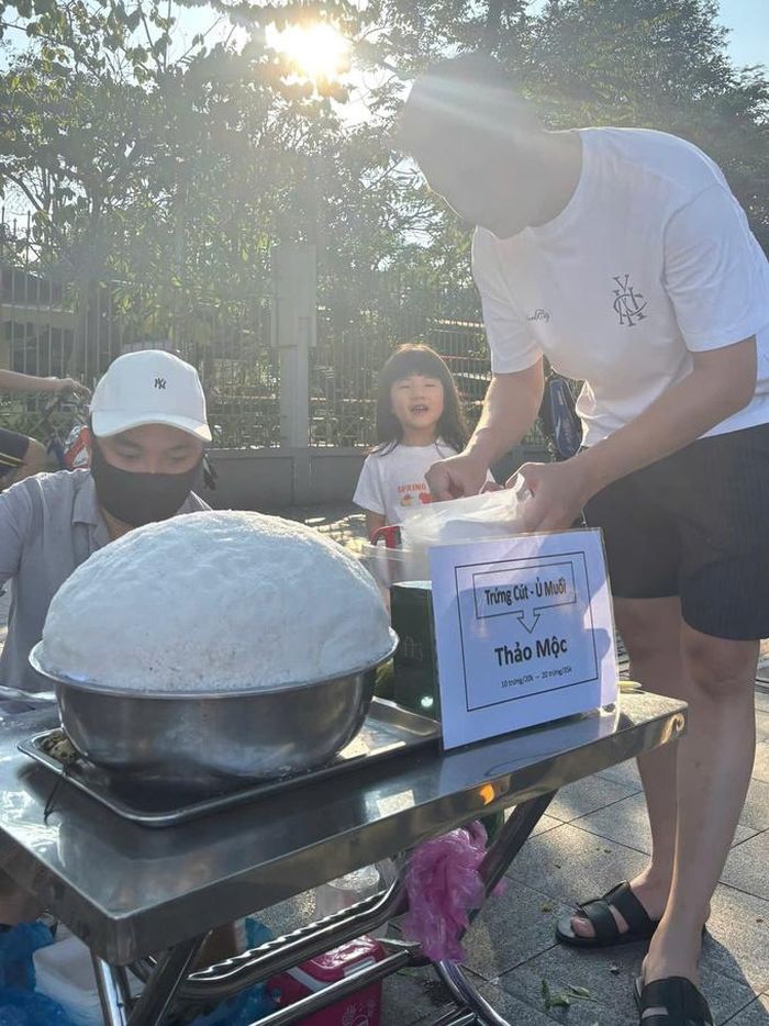 Quầy hàng của Phương Tuyền ở phường Khánh Hội. Ảnh: Hoàng Yến