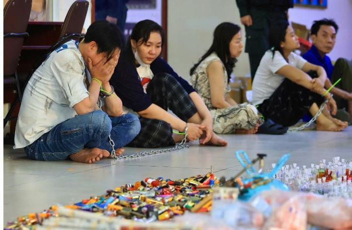 Các đối tượng cùng tang vật. Ảnh: Công an TP.HCM.