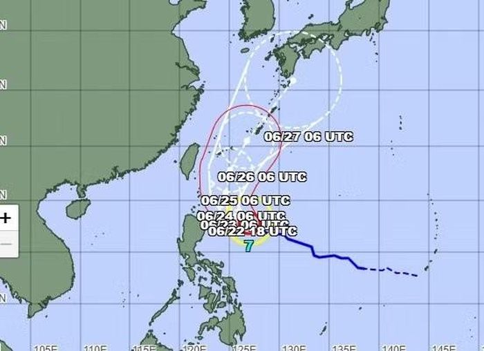 Bão MEKKHALA được dự báo mạnh lên cấp siêu bão trong ngày mai. Ảnh PNA