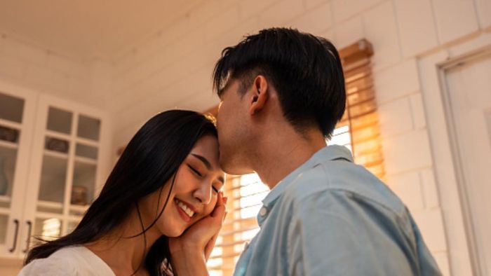 Bảo vệ và đứng về phía vợ khi cần thiết. Ảnh minh họa.