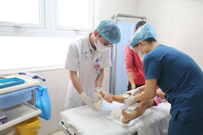 Nhiều trẻ gặp tai nạn thương tích cần phẫu thuật và điều trị dài ngày.