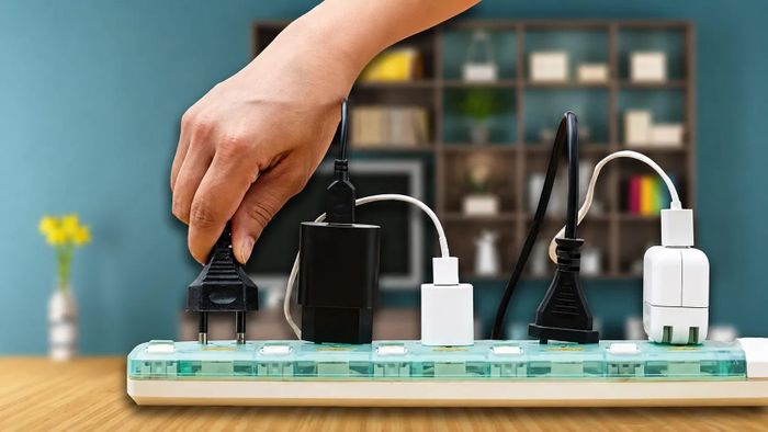 Rút điện một số thiết bị không cần thiết có thể hạn chế nguy cơ cháy nổ